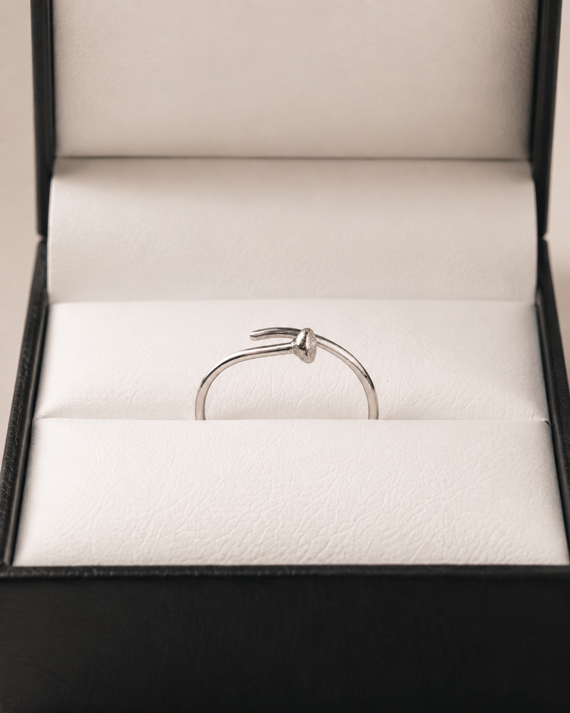Anillo Tornillo en plata .925