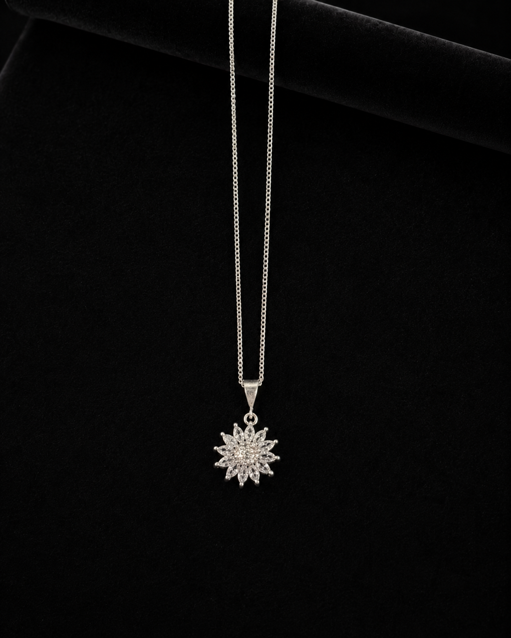 Dije Flor en plata .925