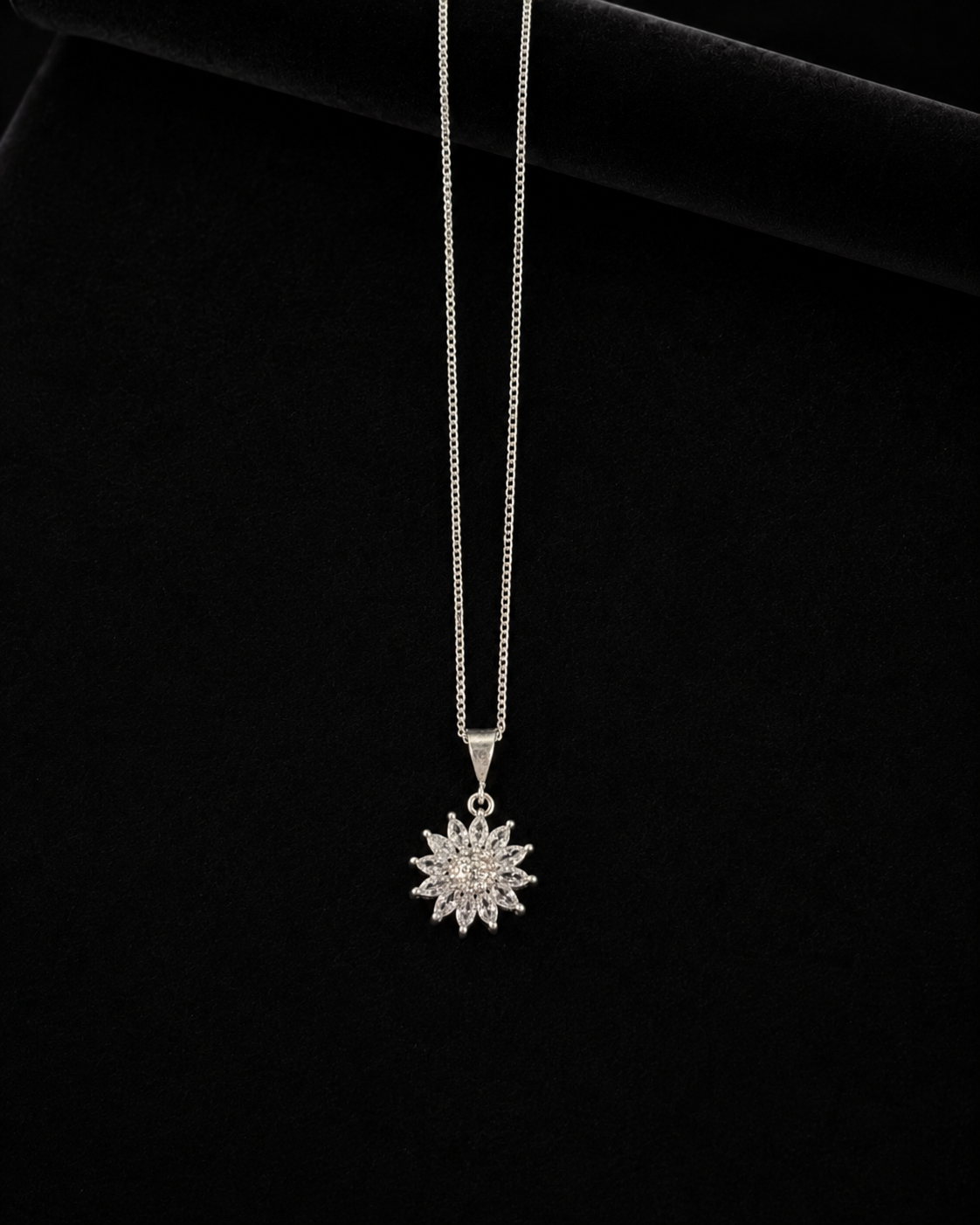 Dije Flor en plata .925