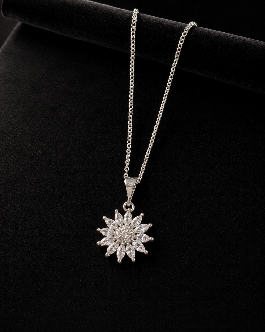 Dije Flor en plata .925
